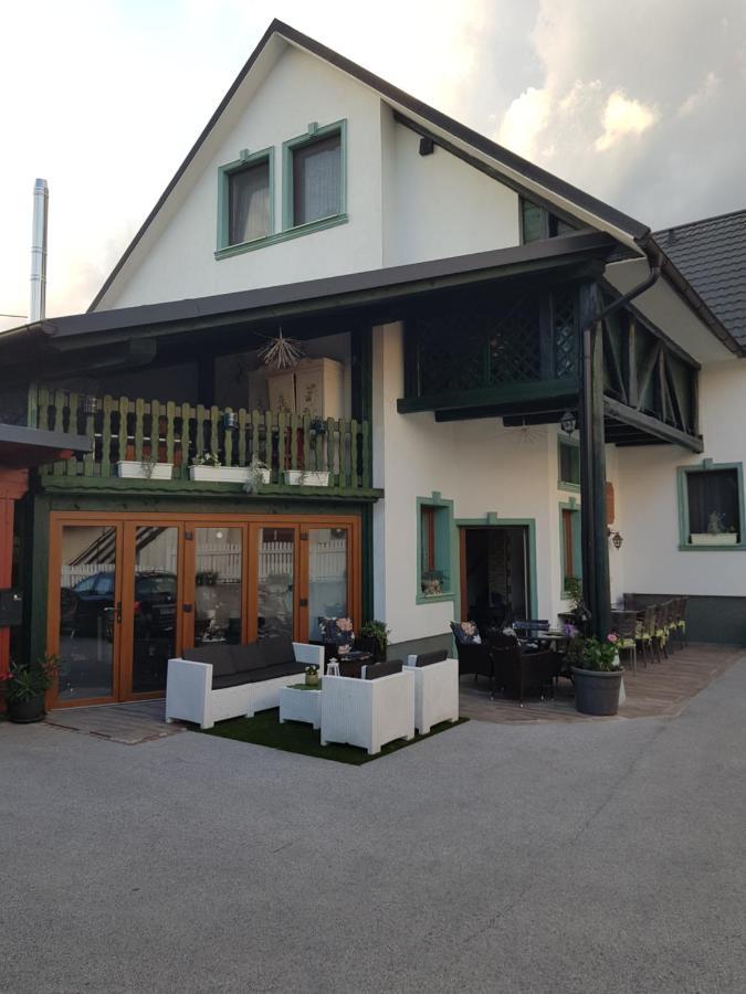 Mama'S House Hostel Cerklje na Gorenjskem Ngoại thất bức ảnh