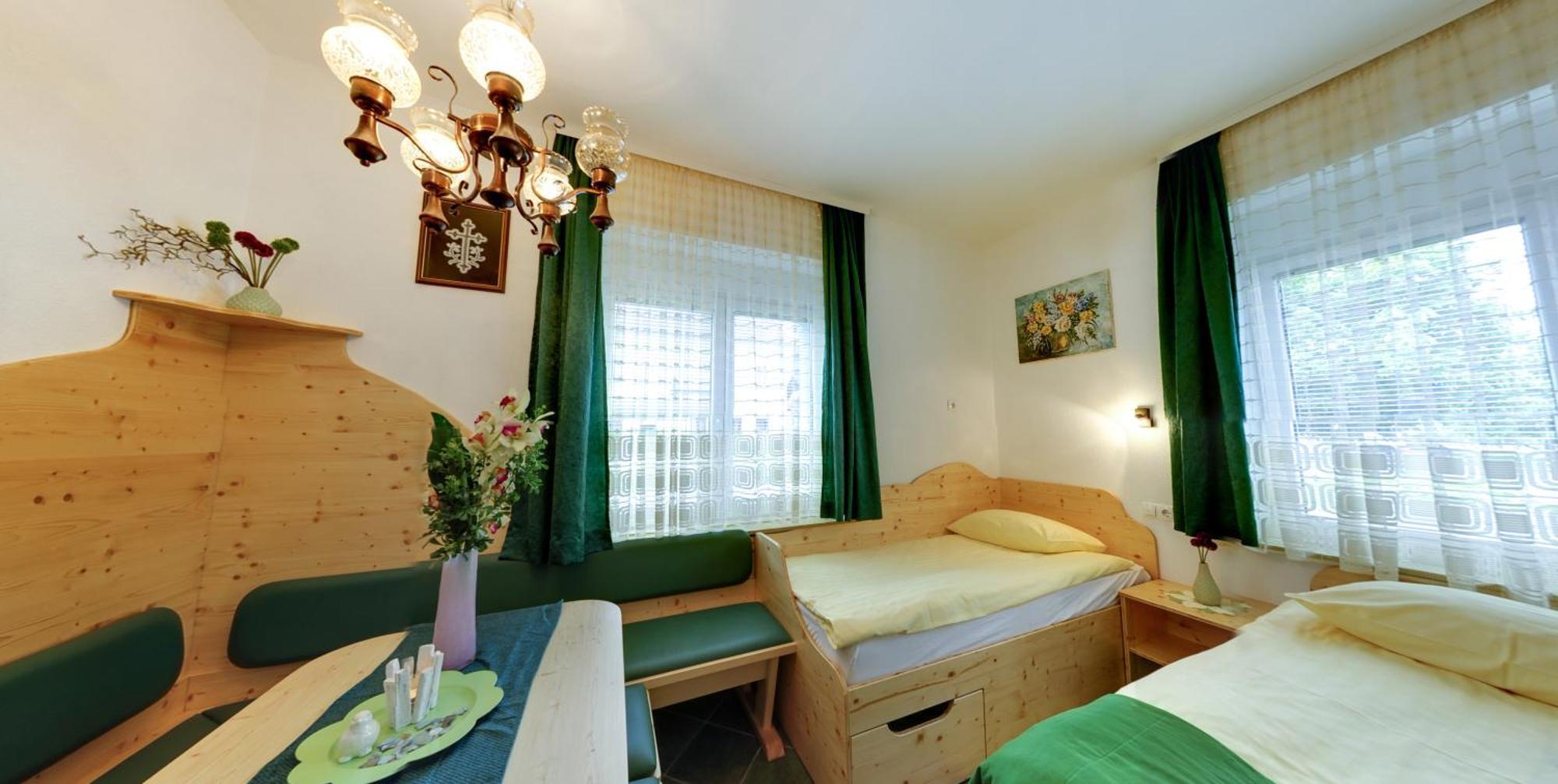 Mama'S House Hostel Cerklje na Gorenjskem Ngoại thất bức ảnh