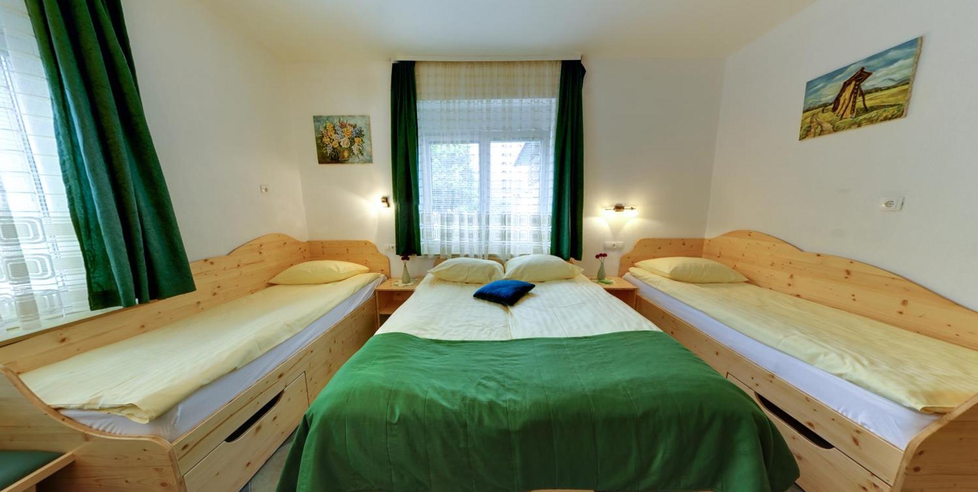 Mama'S House Hostel Cerklje na Gorenjskem Ngoại thất bức ảnh