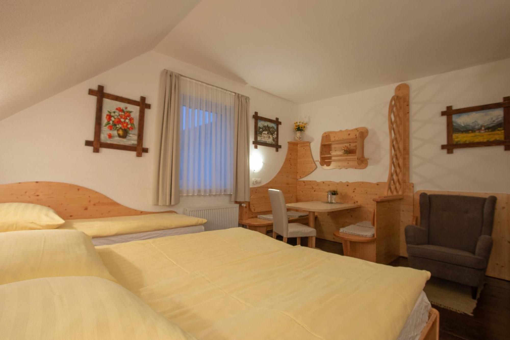 Mama'S House Hostel Cerklje na Gorenjskem Ngoại thất bức ảnh
