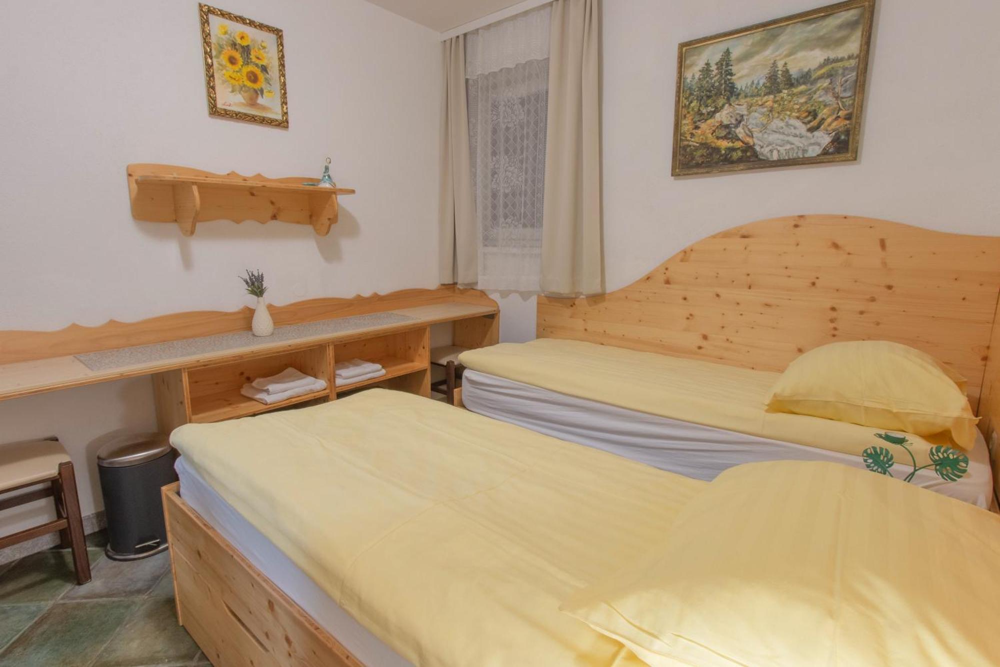 Mama'S House Hostel Cerklje na Gorenjskem Ngoại thất bức ảnh
