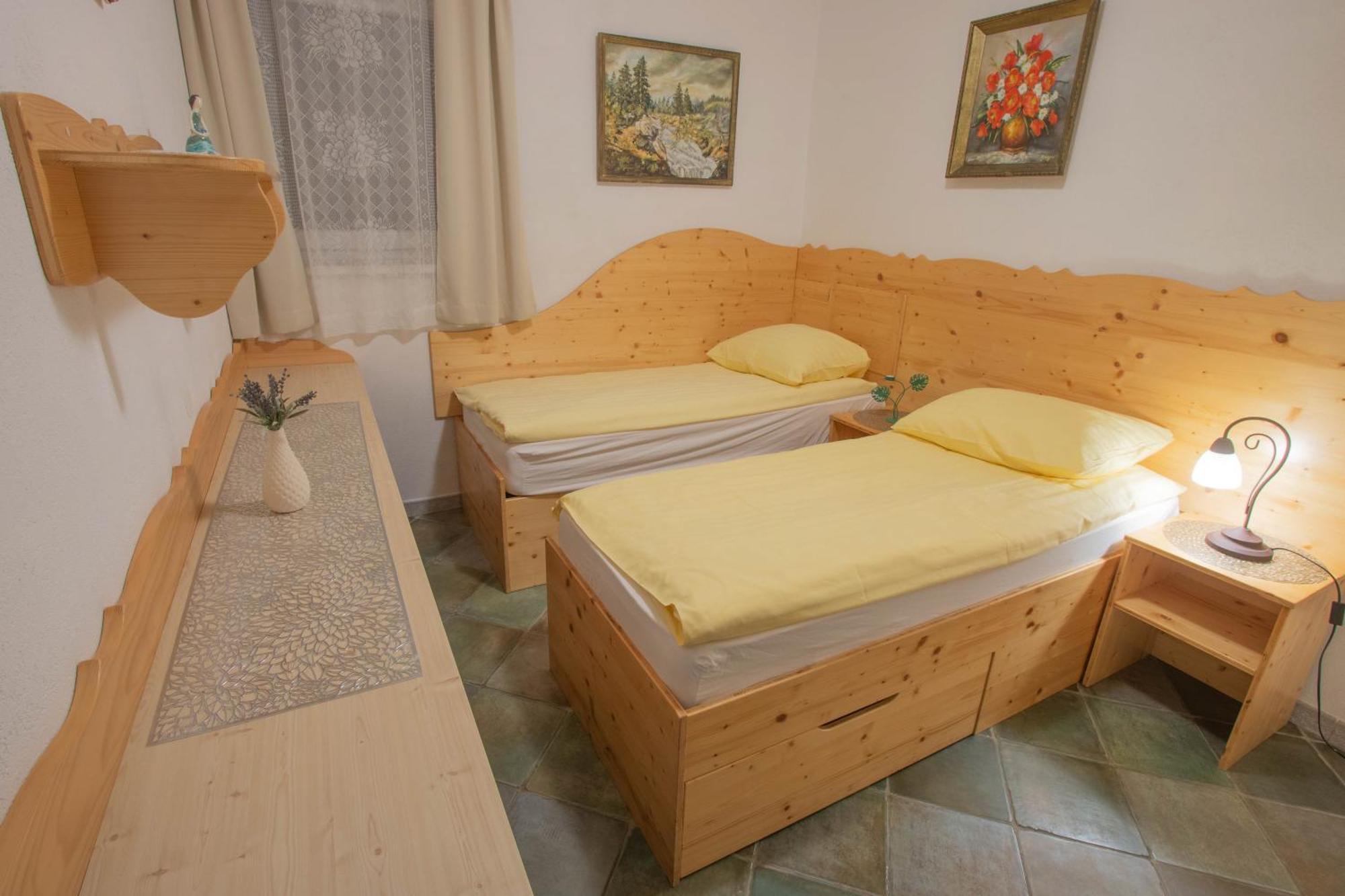Mama'S House Hostel Cerklje na Gorenjskem Ngoại thất bức ảnh