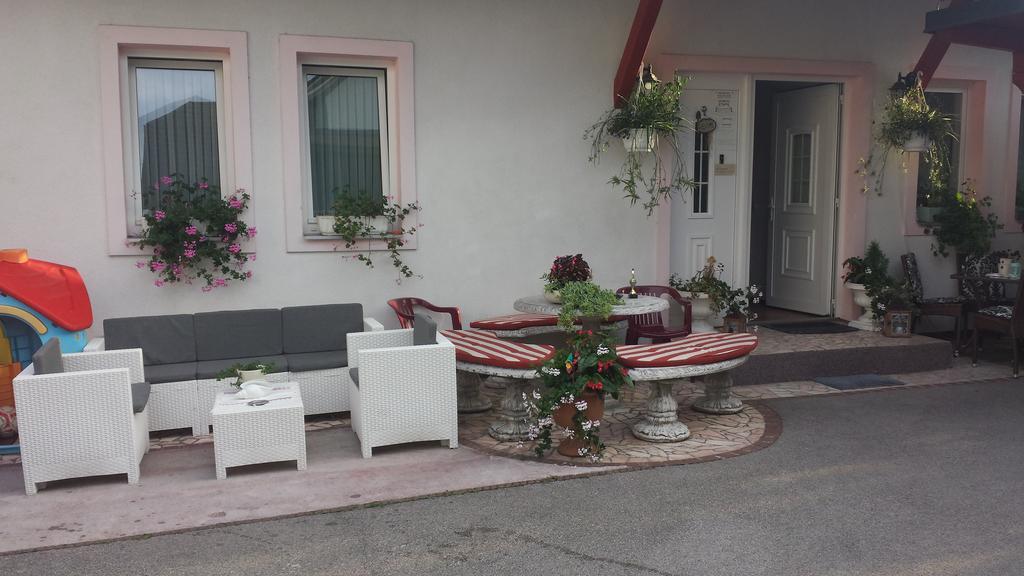 Mama'S House Hostel Cerklje na Gorenjskem Ngoại thất bức ảnh