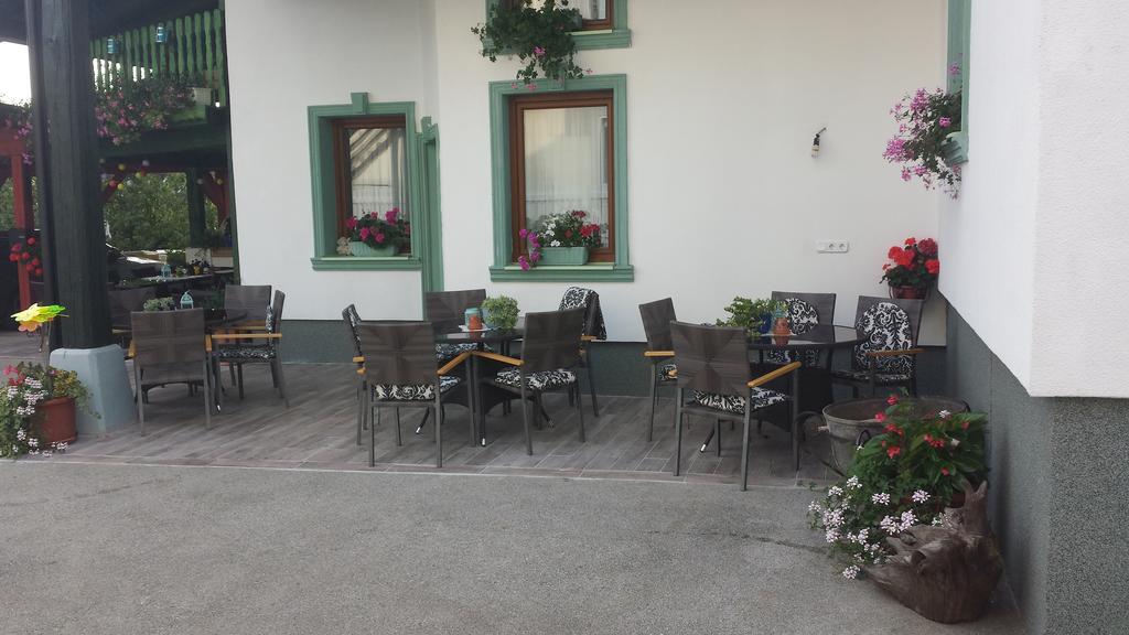 Mama'S House Hostel Cerklje na Gorenjskem Ngoại thất bức ảnh