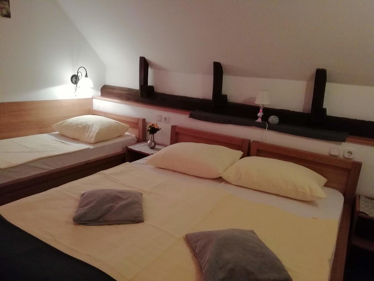 Mama'S House Hostel Cerklje na Gorenjskem Ngoại thất bức ảnh