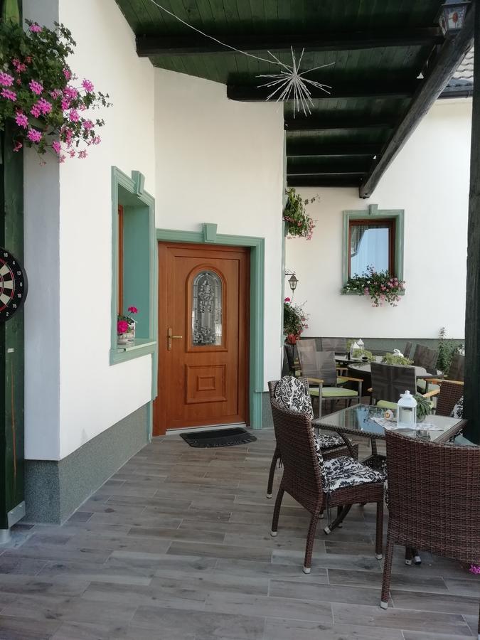 Mama'S House Hostel Cerklje na Gorenjskem Ngoại thất bức ảnh