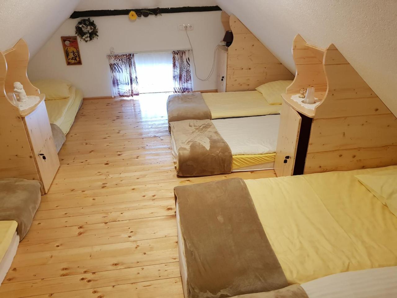 Mama'S House Hostel Cerklje na Gorenjskem Ngoại thất bức ảnh