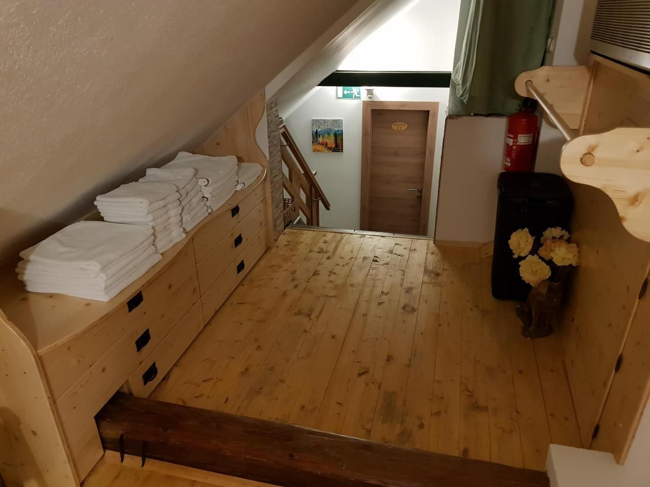 Mama'S House Hostel Cerklje na Gorenjskem Ngoại thất bức ảnh