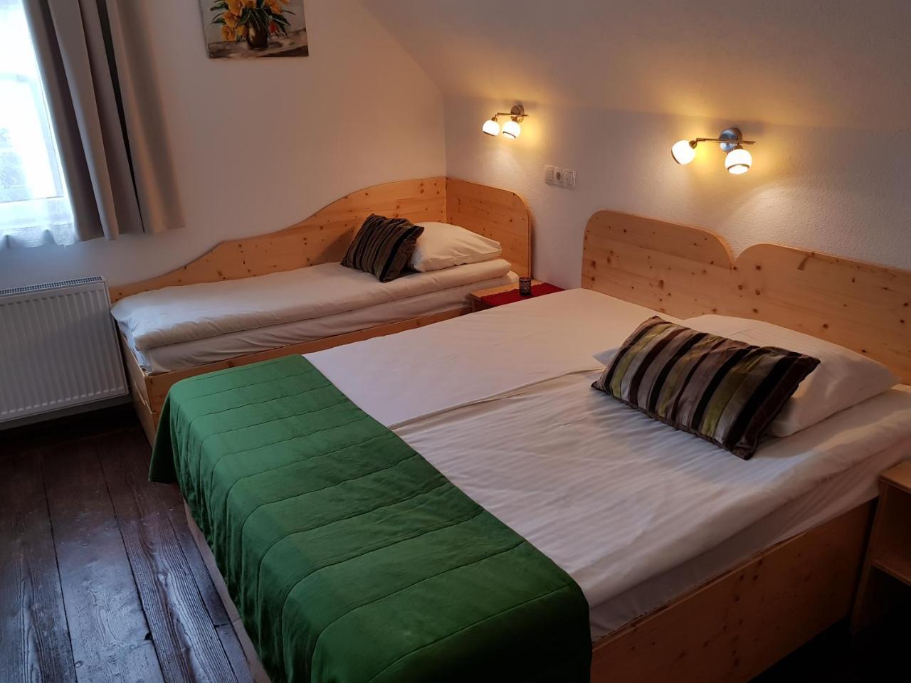 Mama'S House Hostel Cerklje na Gorenjskem Ngoại thất bức ảnh