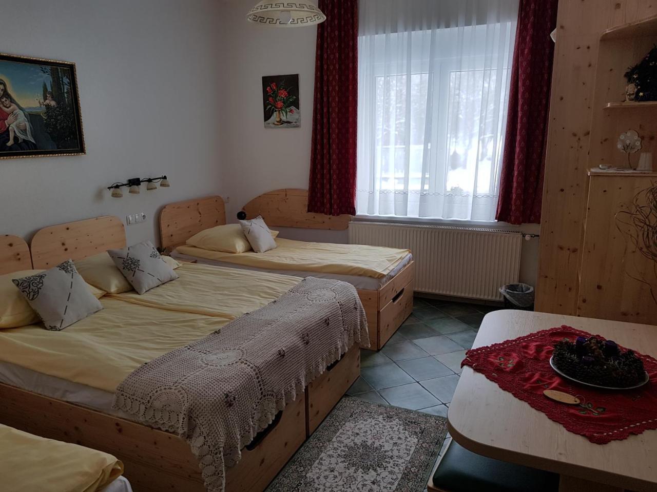 Mama'S House Hostel Cerklje na Gorenjskem Ngoại thất bức ảnh